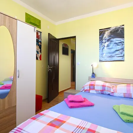 Radojka 2328 アパート