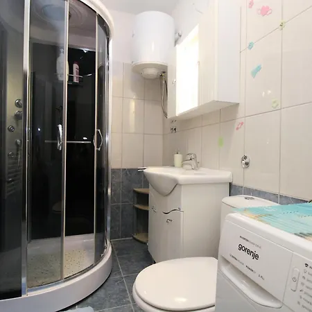 Radojka 2328 プーラ