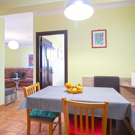 Radojka 2328 アパート