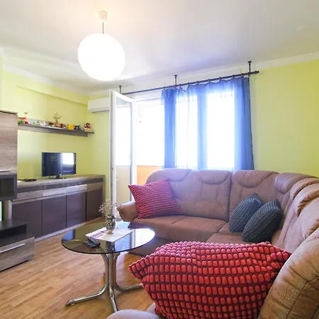 Radojka 2328 * プーラ