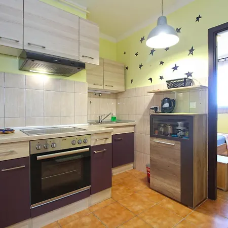 Radojka 2328 アパート プーラ